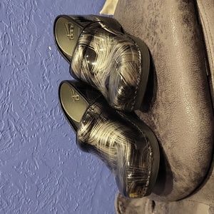 Dansko XP 2.0 clogs